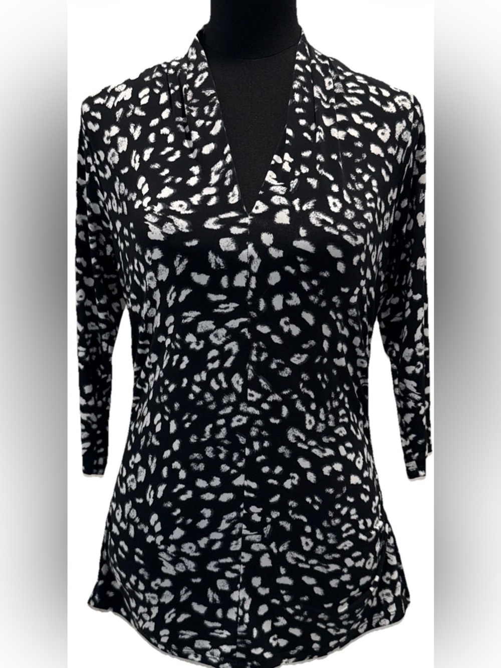 Vince Camuto Women's Black/White V-Neck Blouse, 3/4 Sleeve, Size Medium